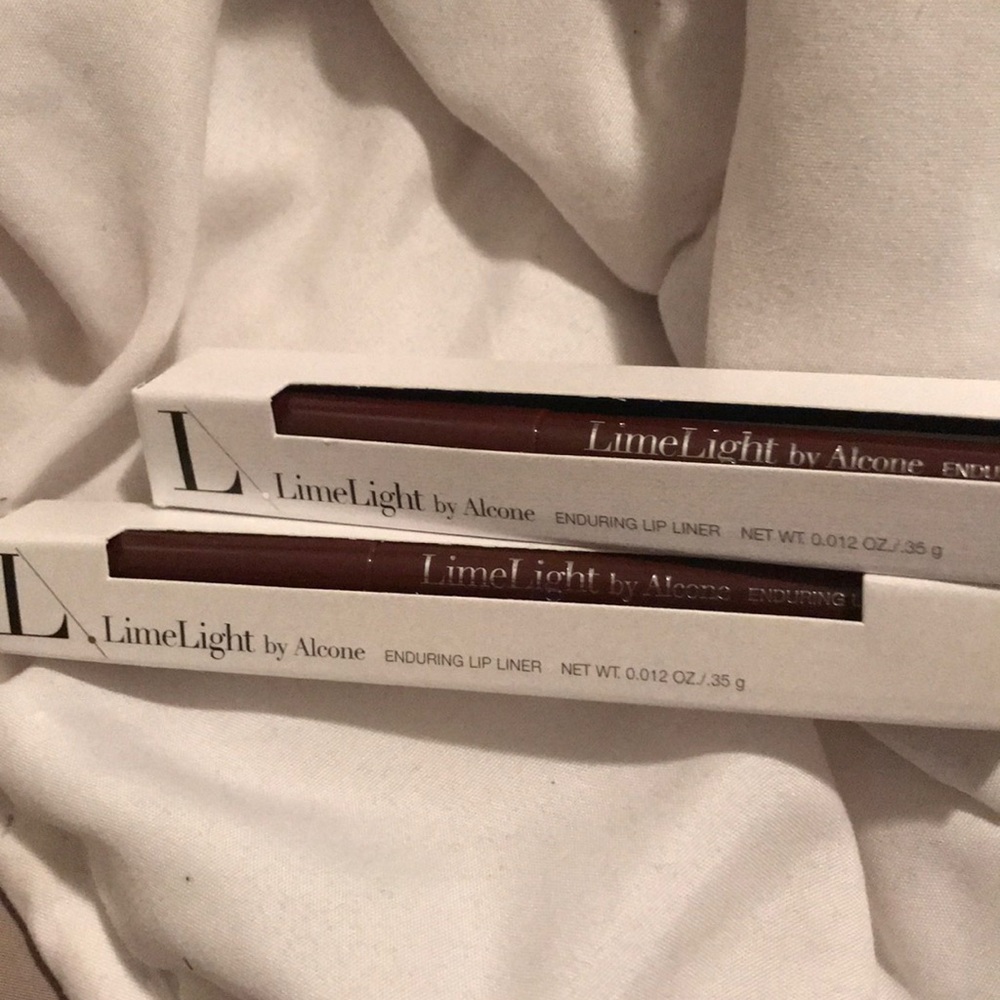 LimelightByAlcone Enduring Lip Liner #7